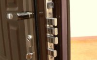 Устройство и преимущества металлических входных дверей